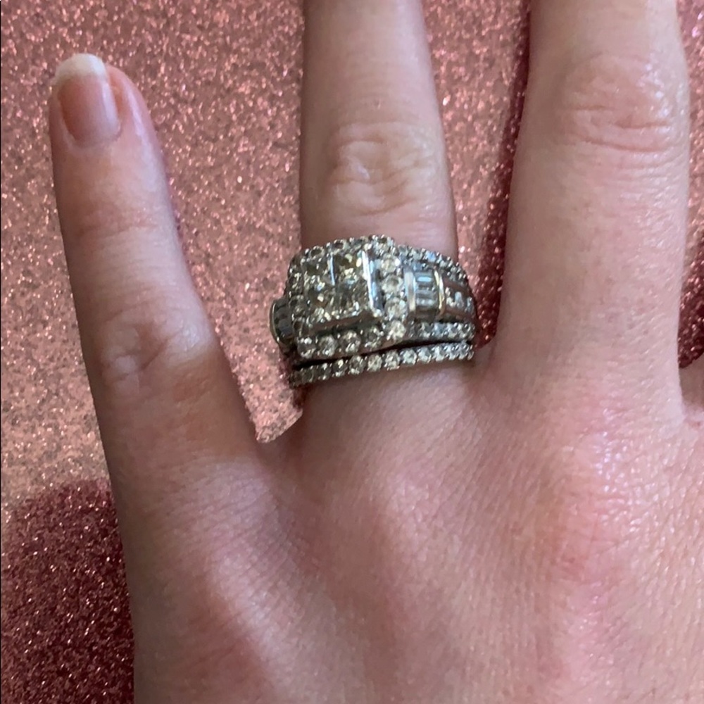Engagement ring - Picture 6 of 7